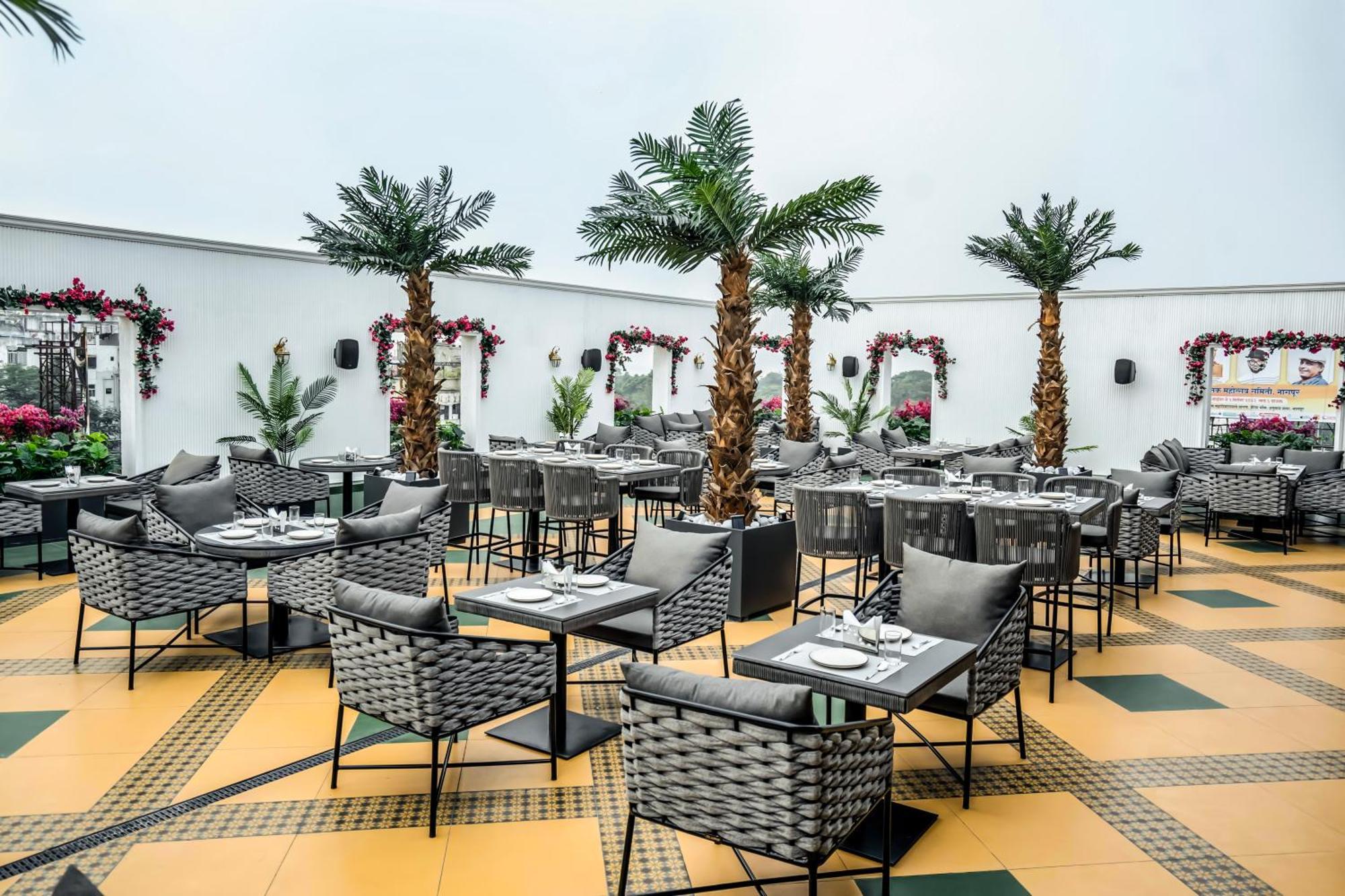 M2 Square By Monday Premium Hotel Nagpur Exterior photo